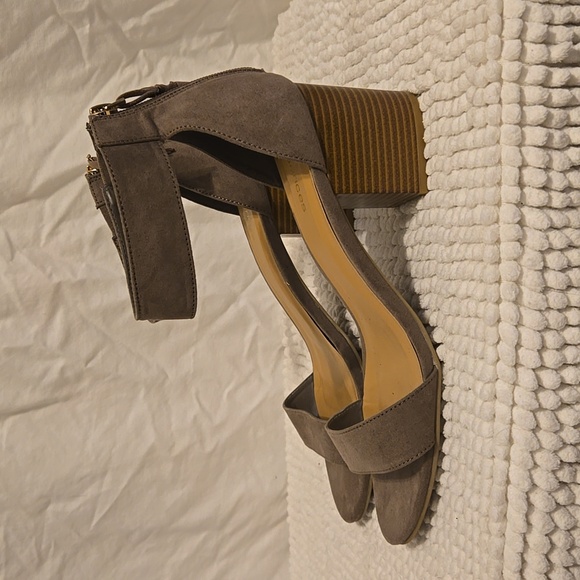 Maurice’s Khaki Suede Sandal Heels Ankle Strap back zip size 10 - Picture 5 of 6